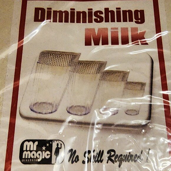 Diminishing Milk Glasses (multum in Parvo) by Mr. Magic - Picture 4 of 4